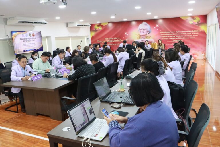 ตรวจเยี่ยมและประเมินสถาบันการศึกษาวิชาการพยาบาลและการผดุงครรภ์